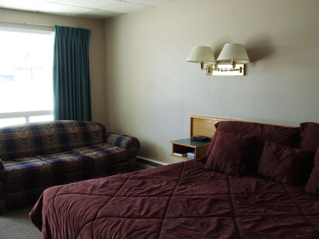 Ponderosa Motor Inn Golden Room photo