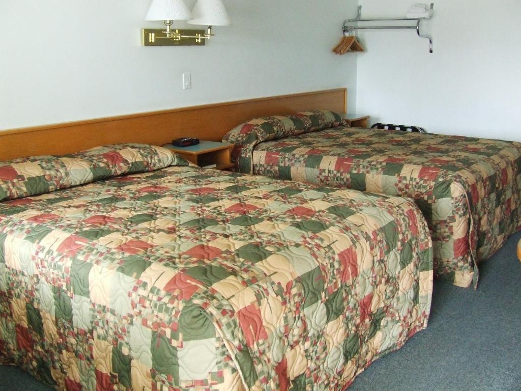 Ponderosa Motor Inn Golden Room photo