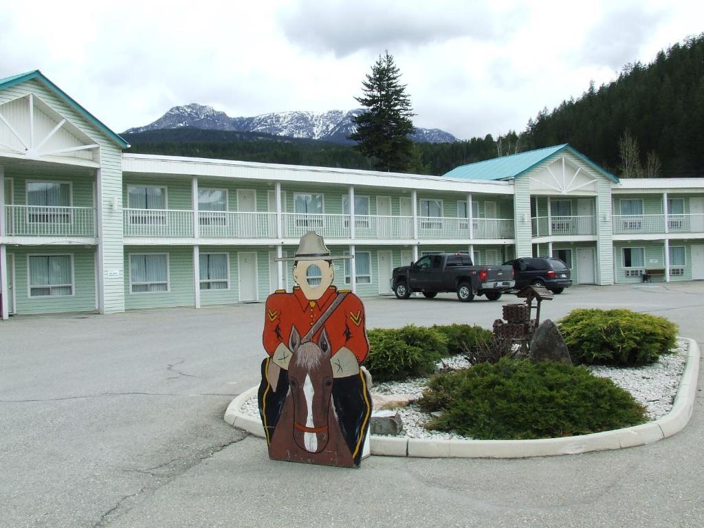 Ponderosa Motor Inn Golden Exterior photo